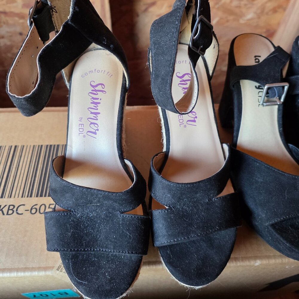 Shimmer - Wedge sandal with back zipper - size 6